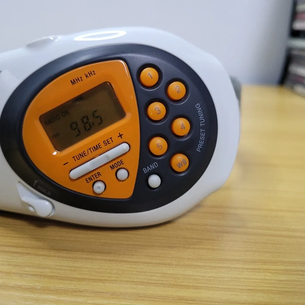 Sony S2 Walkman Sports Digital Radio FM-AM SRF-M80V with MDR-W014 Headphones